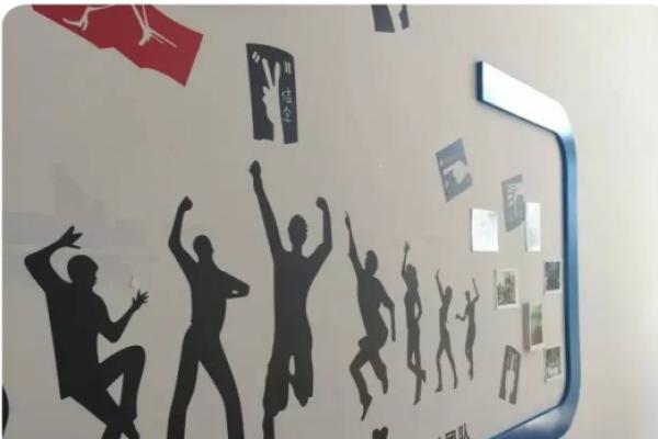 能给家增色的不是颜料，而是温暖和爱！