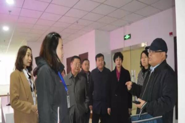 回民区经信局宋局长及政协等领导一行到开企集团参观调研